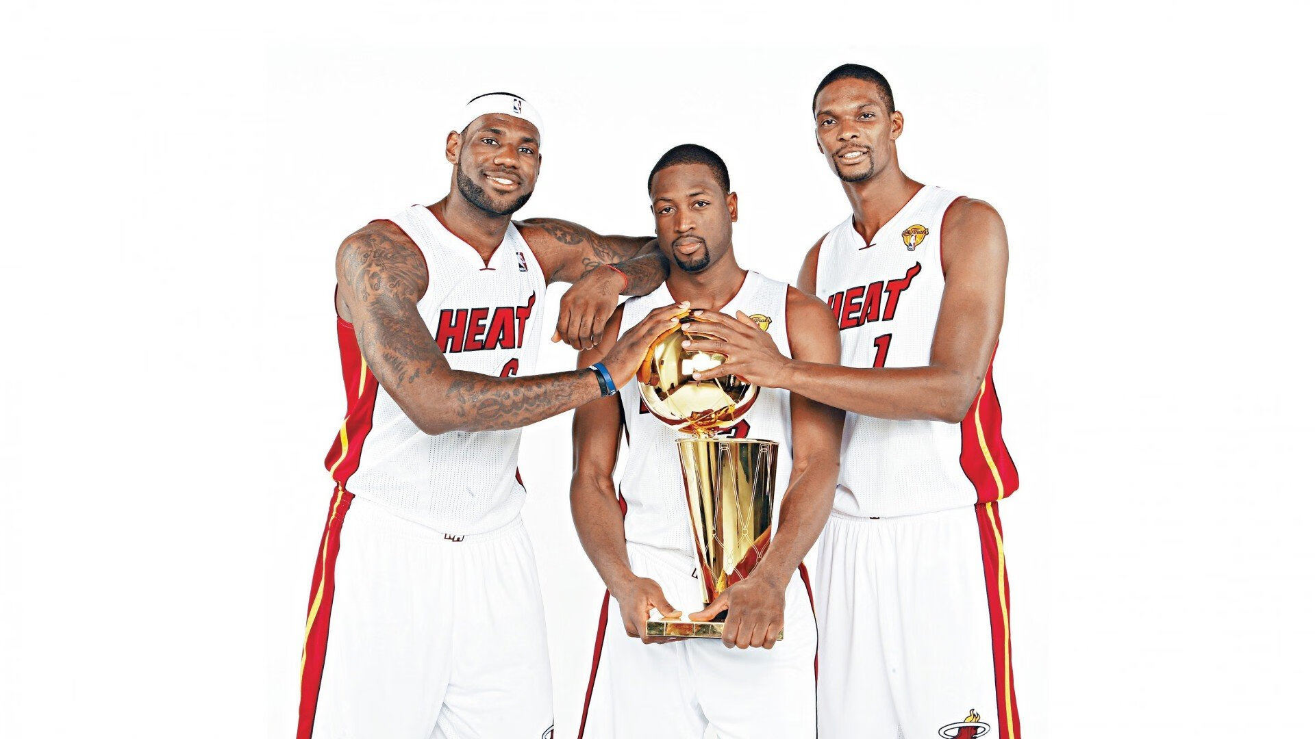 湖人稳扎稳打,詹姆斯笑着说“我们还没完”——篮球赛场上的坚持与梦想